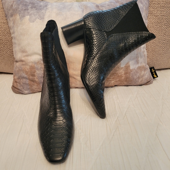 Donald J Pliner snake embossed bootie - Picture 2 of 12